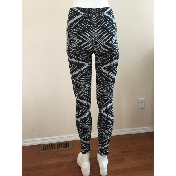 NWT! Eye Candy JR Plus Leggings Black & White - Picture 3 of 3